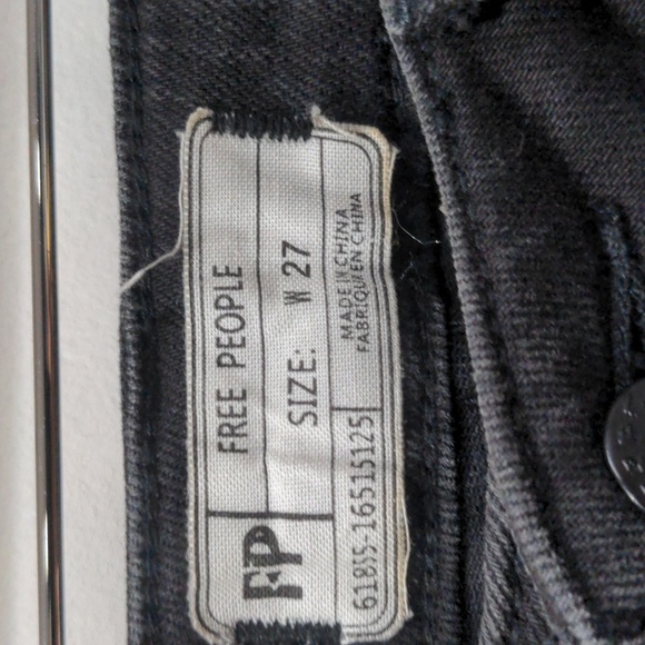 Free People RARE Payton Studded Skinny Jean 27 Black Raw Hem Ripped Knee Ankle - Picture 6 of 10